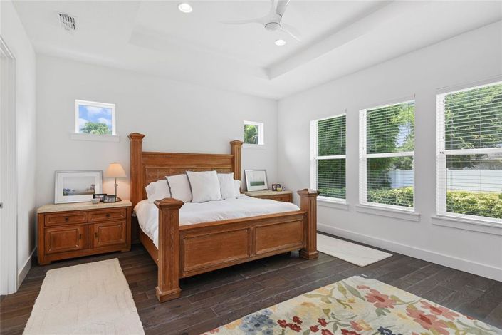 Image No.17-5 Bed Property for sale