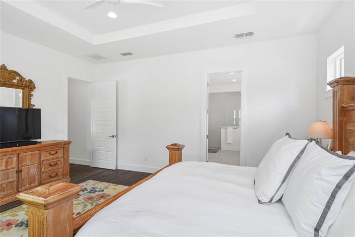 Image No.19-5 Bed Property for sale