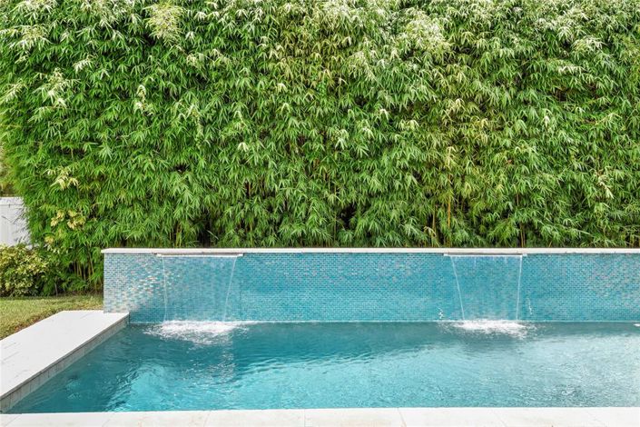 Image No.2-5 Bed Property for sale