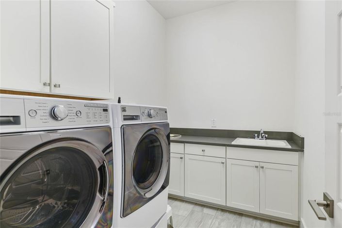 Image No.38-5 Bed Property for sale