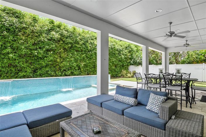 Image No.40-5 Bed Property for sale