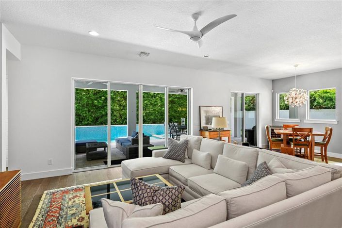 Image No.8-5 Bed Property for sale