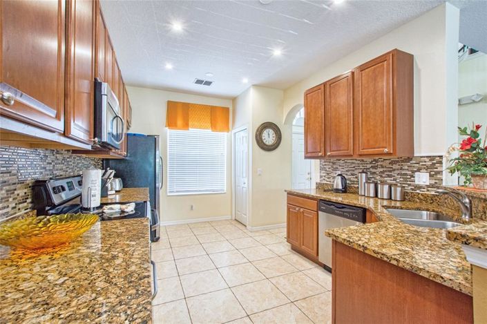 Image No.9-5 Bed Property for sale