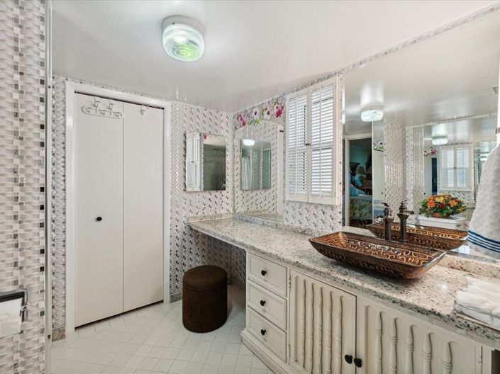 Image No.11-2 Bed Property for sale