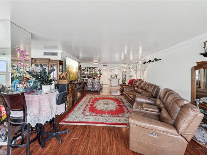 Image No.18-2 Bed Property for sale