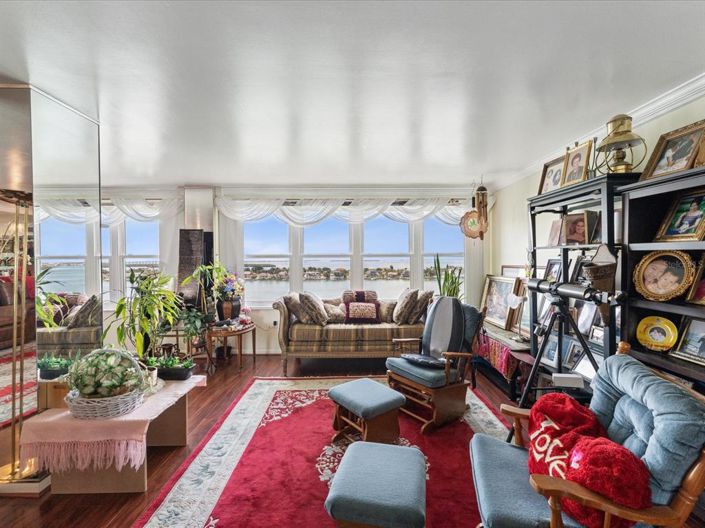 Image No.22-2 Bed Property for sale