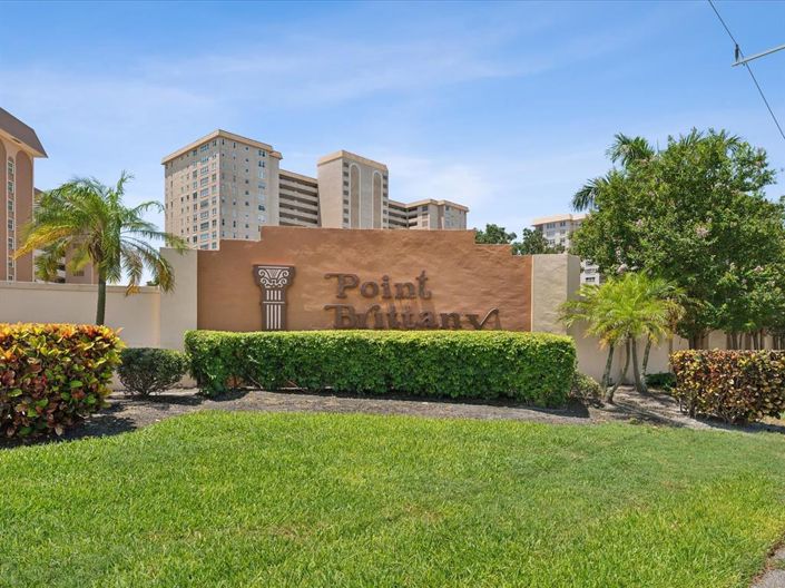 Image No.27-2 Bed Property for sale