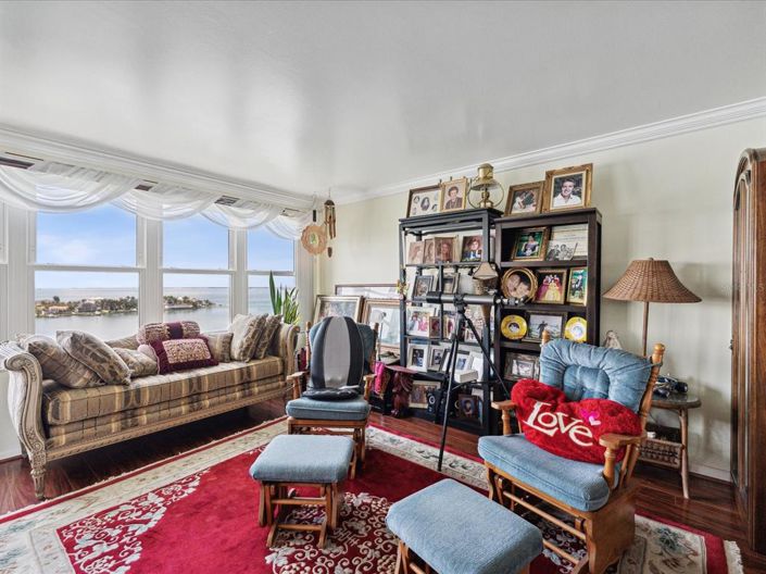 Image No.7-2 Bed Property for sale