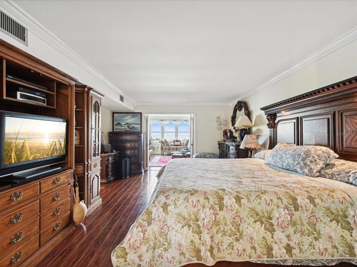 Image No.9-2 Bed Property for sale