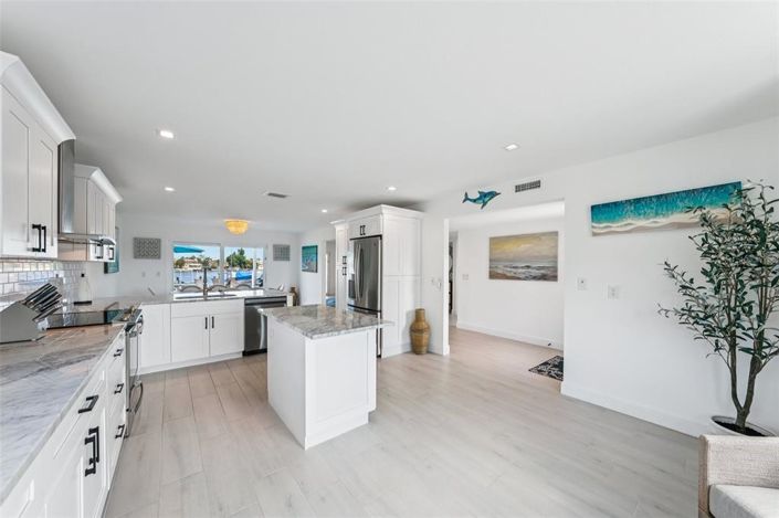 Image No.18-4 Bed Property for sale