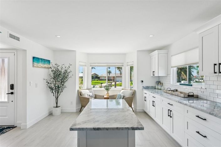 Image No.20-4 Bed Property for sale