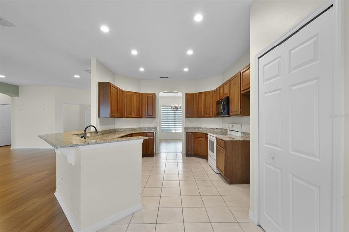 Image No.17-4 Bed Property for sale