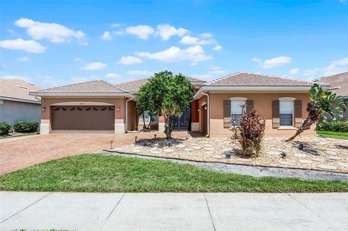 Image No.4-4 Bed Property for sale