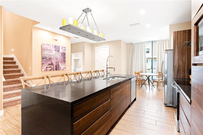 Image No.10-4 Bed Townhouse for sale