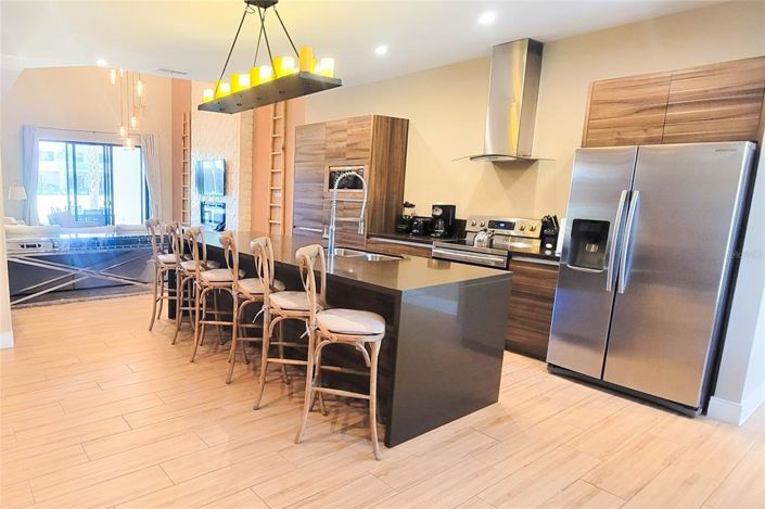 Image No.12-4 Bed Townhouse for sale