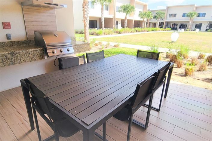 Image No.18-4 Bed Townhouse for sale