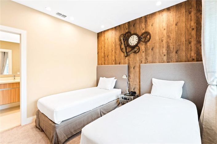 Image No.32-4 Bed Townhouse for sale