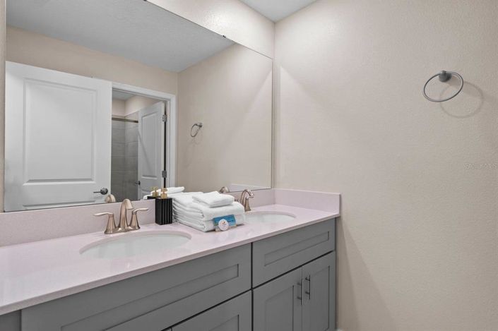 Image No.13-4 Bed Townhouse for sale