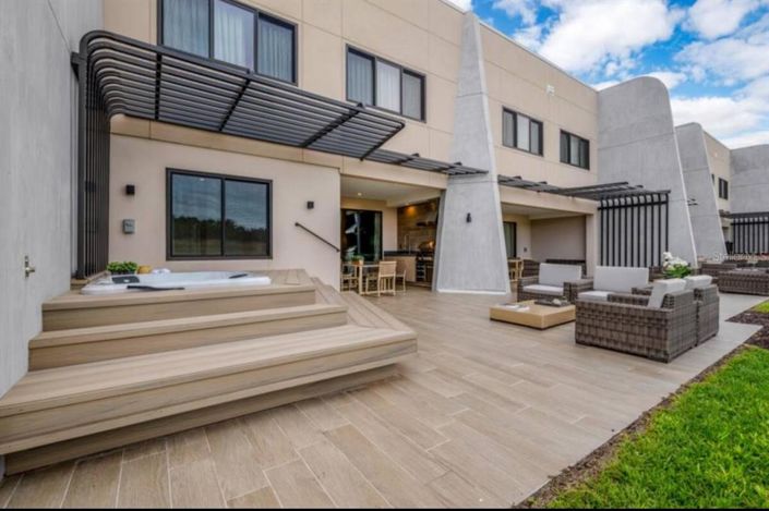 Image No.29-4 Bed Townhouse for sale