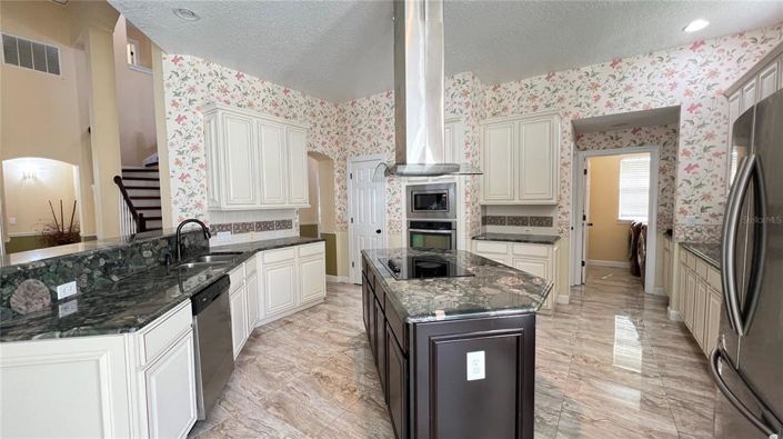 Image No.43-4 Bed Property for sale