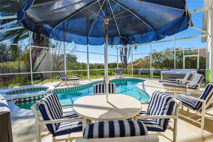 Image No.10-6 Bed Property for sale