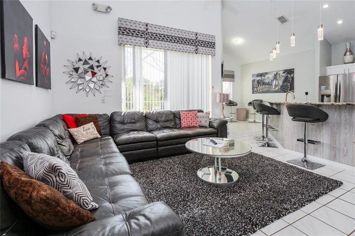 Image No.12-6 Bed Property for sale