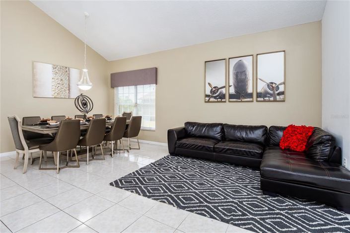 Image No.15-6 Bed Property for sale