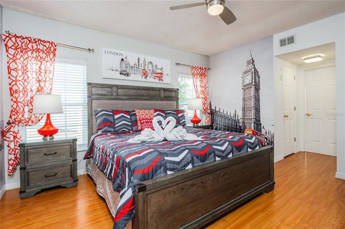 Image No.19-6 Bed Property for sale