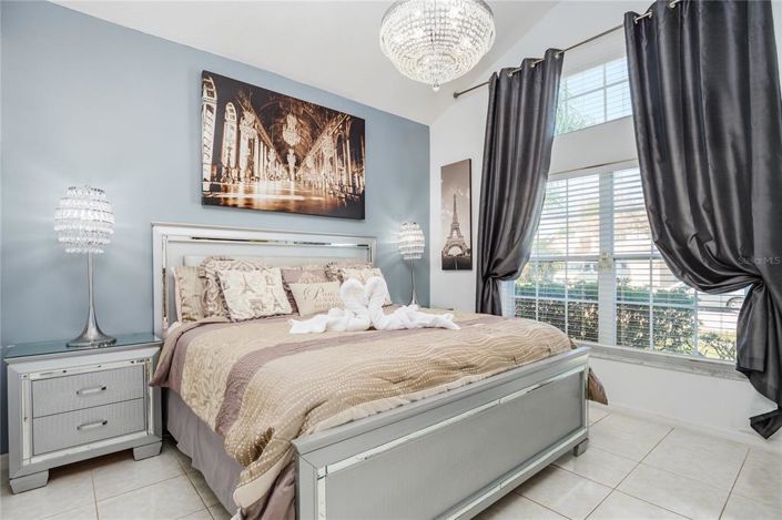 Image No.25-6 Bed Property for sale