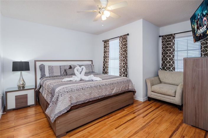 Image No.27-6 Bed Property for sale