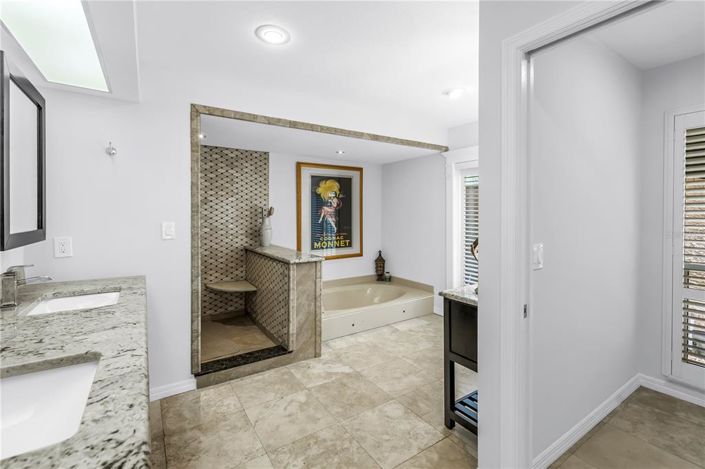 Image No.52-3 Bed Property for sale