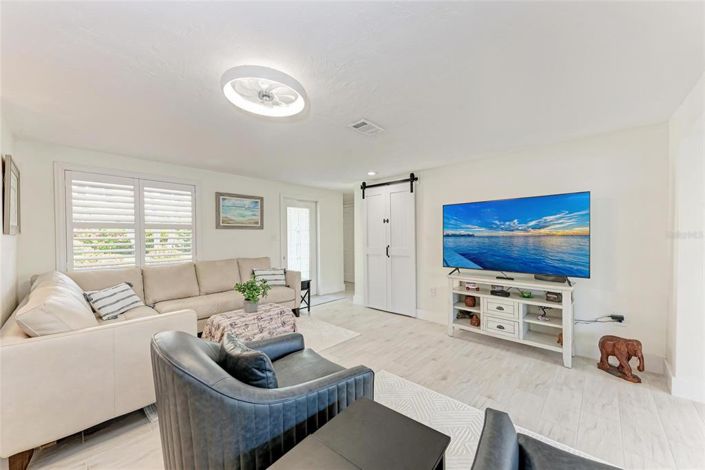 Image No.15-2 Bed Property for sale