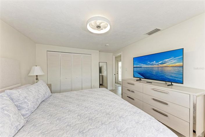 Image No.24-2 Bed Property for sale