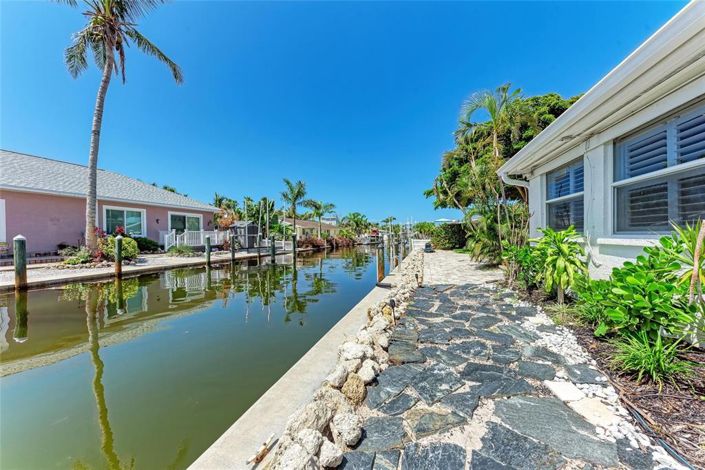 Image No.40-2 Bed Property for sale