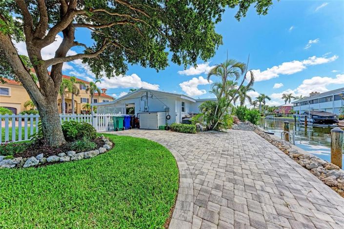 Image No.41-2 Bed Property for sale