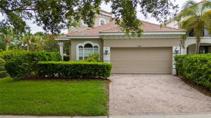 Image No.1-4 Bed Property for sale
