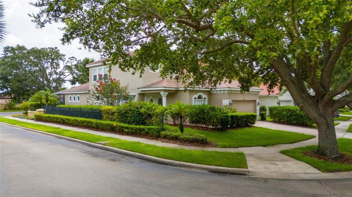 Image No.4-4 Bed Property for sale