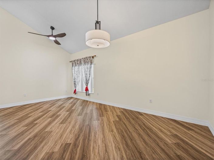 Image No.15-6 Bed Property for sale