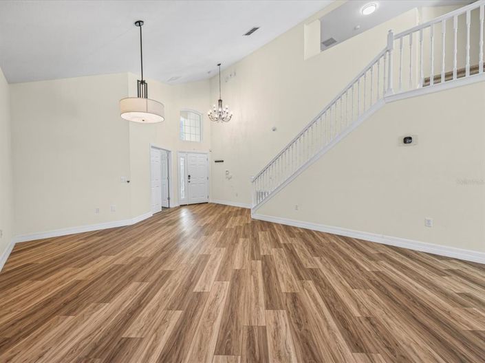 Image No.16-6 Bed Property for sale