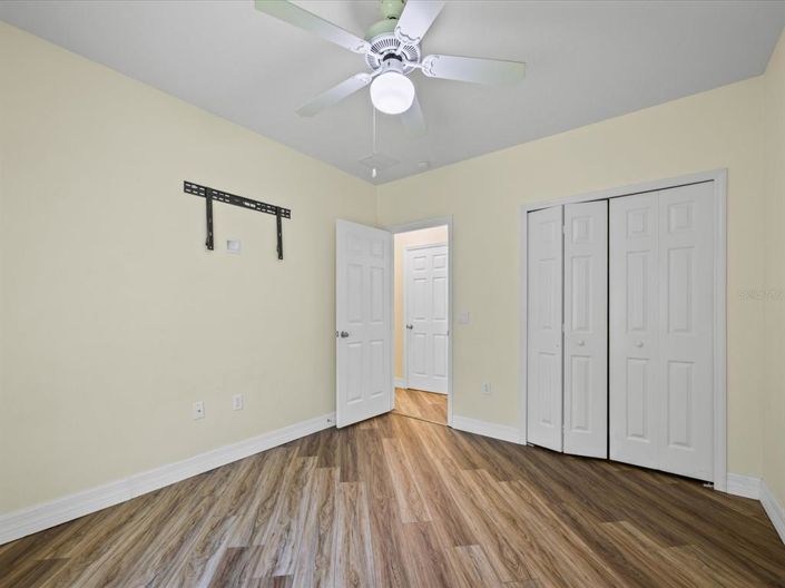 Image No.26-6 Bed Property for sale