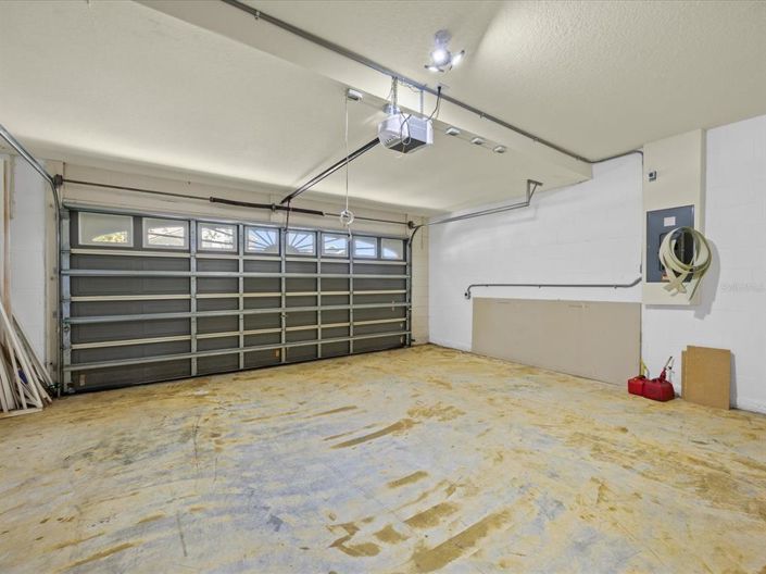 Image No.28-6 Bed Property for sale