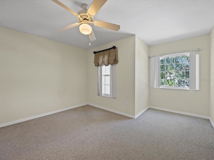 Image No.32-6 Bed Property for sale