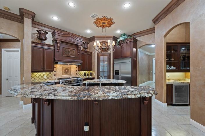 Image No.11-5 Bed Property for sale