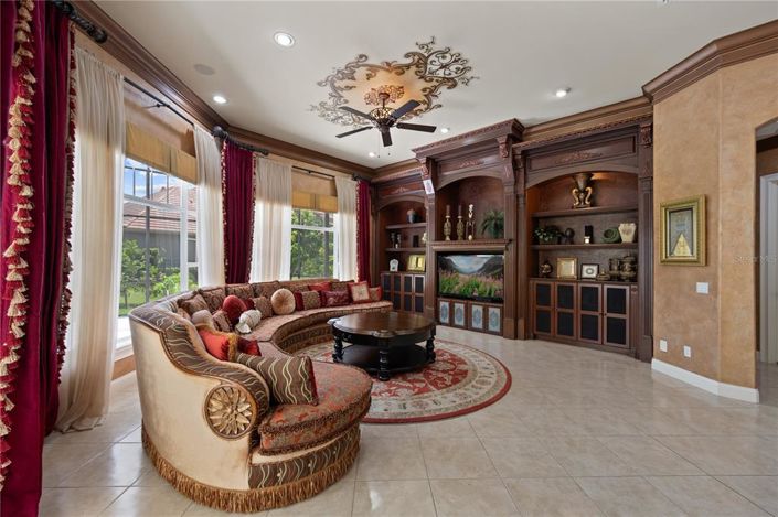 Image No.13-5 Bed Property for sale