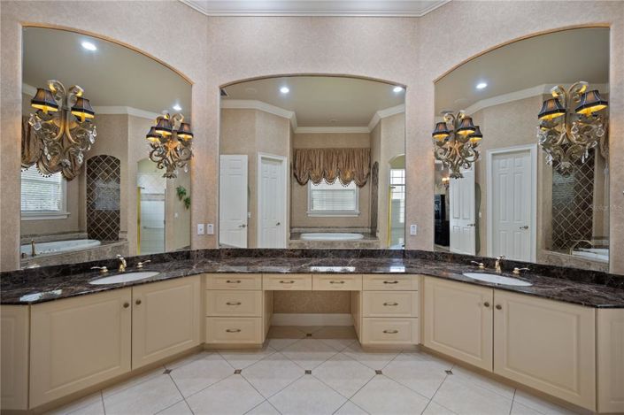 Image No.22-5 Bed Property for sale