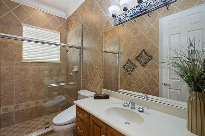 Image No.26-5 Bed Property for sale