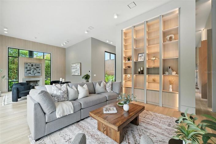 Image No.11-4 Bed Property for sale