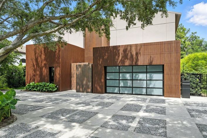 Image No.2-4 Bed Property for sale