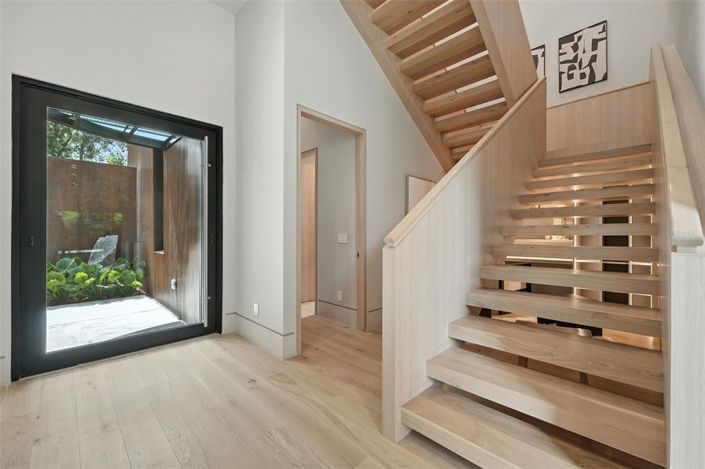 Image No.28-4 Bed Property for sale