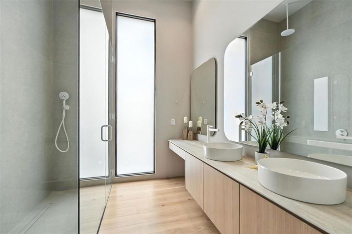 Image No.42-4 Bed Property for sale